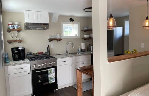 Broadway Cottage | Cozy 1830 Summer Kitchen