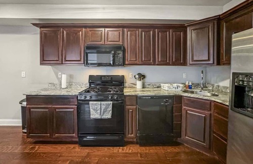 Old City Apartment | Cozy 1BD | Old City | 2 Beds | Independence Hall