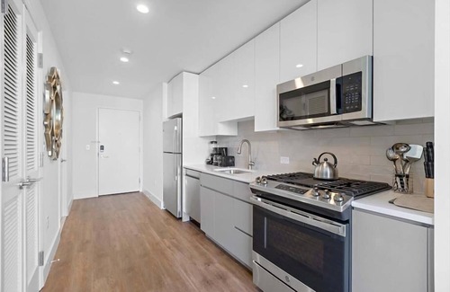 White Plains Apartment | Cozy 1BR in Downtown White Plains | Full Kitchen & Laundry