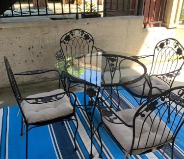 East Side House | Cozy 1BR Near Skytrain - Explore Vancouver Easily