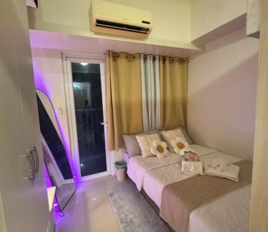 Barangka Ilaya Hotel | Cozy 1BR Netflix & Alexa w Balcony Free Pool