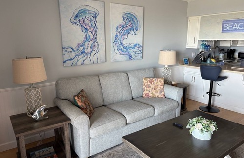 Wilmington Beach Condo | Cozy 1st floor 1 bedroom oceanfront condo in Carolina Beach