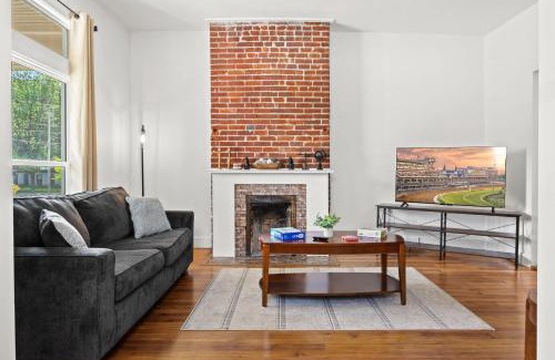 Shelby Park Apartment | Cozy 1st-Floor Flat 2BR Backyard Free Parking