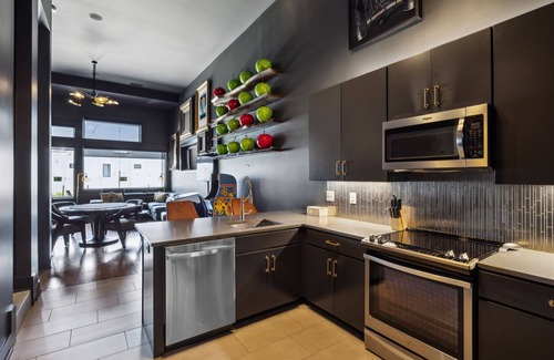 Katie Hill Neighborhood Apartment | Cozy 1st-Floor Retreat w/Game Room & King Bed!