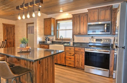 Millersburg Cottage | Cozy 2 Bed/Bath Cottage With Private Hot Tub