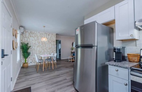 North San Antonio - SAT House | Cozy 2 bed near Downtown with backyard & firepit