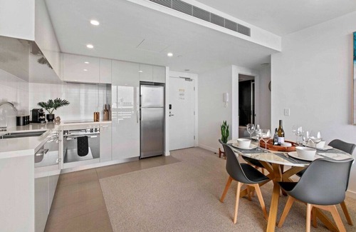 Milton Apartment | Cozy 2 bed Retreat Milton - Pool, Walk to SStadium