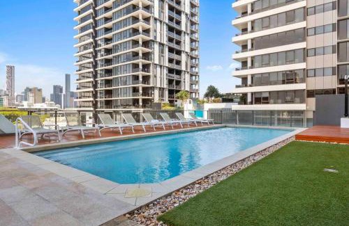 Milton Apartment | Cozy 2 bed Retreat Milton - Pool, Walk to SStadium