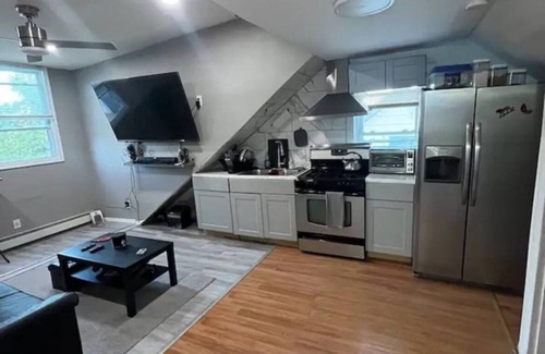 Hillside Apartment | Cozy 2 Bed Room Apartment near Airport