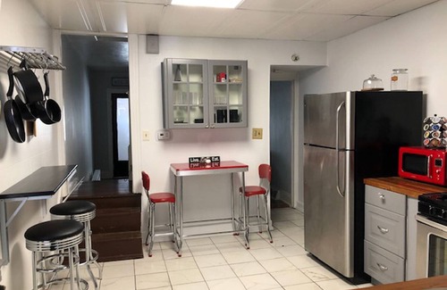 South Side House | Cozy 2 Bedroom 1.5 Bath Cottage in Easton PA