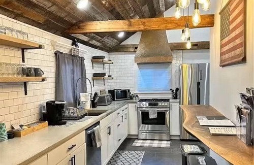 Parish House | Cozy 2-bedroom 1 bath Townhome close to I81 Perfect for Snowmobilers and Anglers