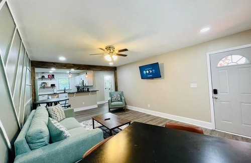 Marietta House | ✶ Cozy 2 Bedroom 1 Bath Entire House ✶