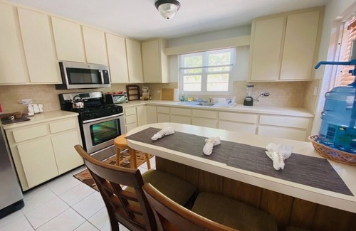 Warwick Apartment | Cozy 2 bedroom,1 bath Apatment