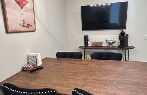 East Dundee Apartment | Cozy 2-bedroom apartment situated in the heart of quaint East Dundee
