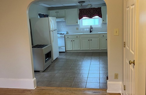Fall River Apartment | Cozy 2-bedroom apartment in beautiful Fall River with WiFi