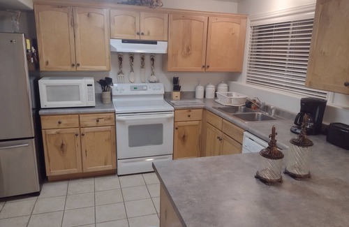 Elk Ridge Apartment | Cozy 2-bedroom apartment in enchanting Elk Ridge with AC, WiFi cottage feel