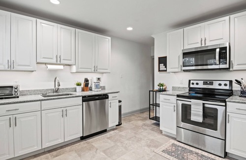 Hatfield Apartment | Cozy 2 Bedroom at Orvilla Park