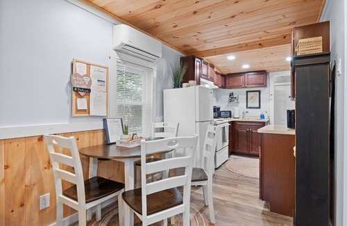 Villas House | Cozy 2-bedroom bungalow located within 15 minutes to Wildwoods & Cape May!