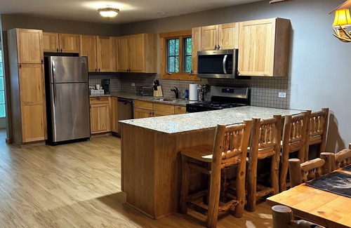 Oglesby Cabin | Cozy 2-bedroom cabin steps away from starved rock state park