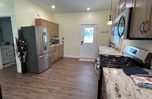 Cadillac Cottage | Cozy 2-bedroom cabin in peaceful Cadillac with AC, WiFi available in June 2025