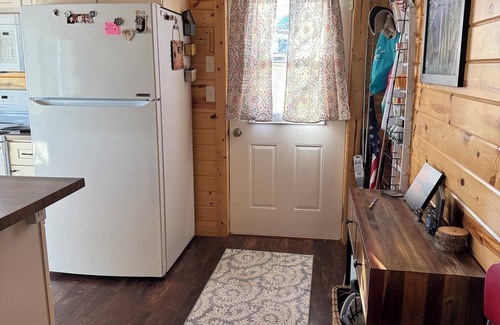 Richwood Cabin | Cozy 2-bedroom cabin located on Big Cormorant Lake in Lake Park with WiFi, AC