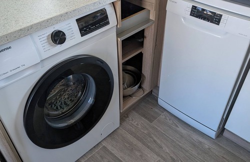 Prestonpans House | Cozy 2-bedroom caravan in welcoming SetonSands with WiFi close to the beach