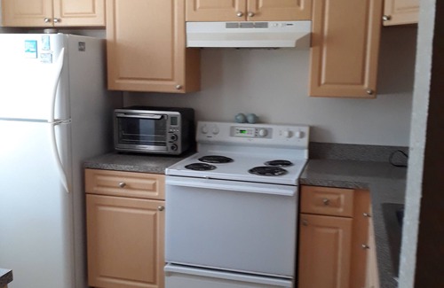 Pinellas Point Condo | Cozy 2-bedroom condo in enjoyable St. Petersburg with AC, fitness room