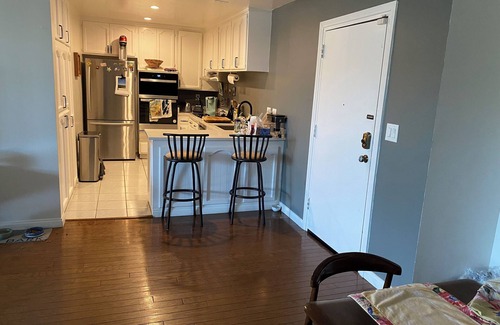 Wilshire Montana Condo | Cozy 2-bedroom condo walking distance to Santa Monica Beach & 3rd St Promenade!