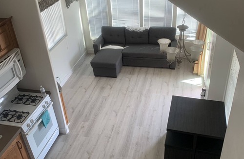 Ehrenberg Cottage | Cozy 2 bedroom Cottage by the River