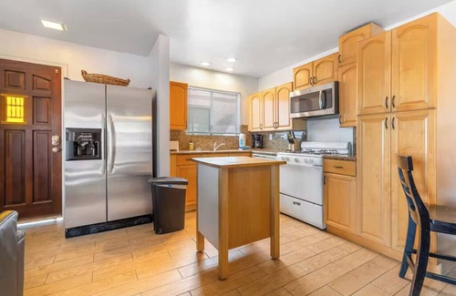 West Newport Apartment | Cozy 2-Bedroom Getaway