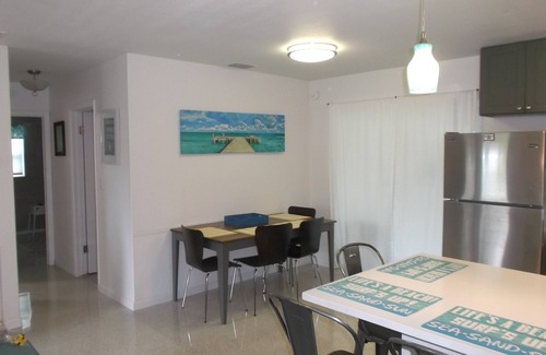 Largo House | Cozy 2 Bedroom Home Close To Gulf Beaches .