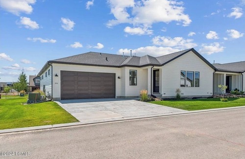 Kamas House | Cozy 2-bedroom house in tranquil Kamas with WiFi, AC