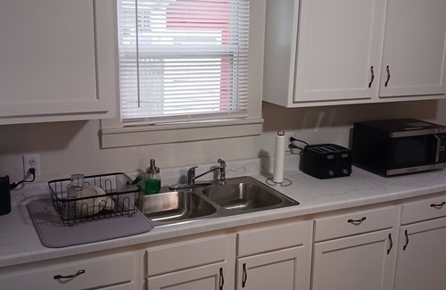 Port Huron House | Cozy 2-bedroom house in Port Huron near Blue Water Bridge. WiFi and satellite TV