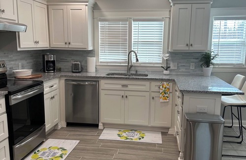 Springdale House | Cozy 2-bedroom house in Springdale with WiFi
