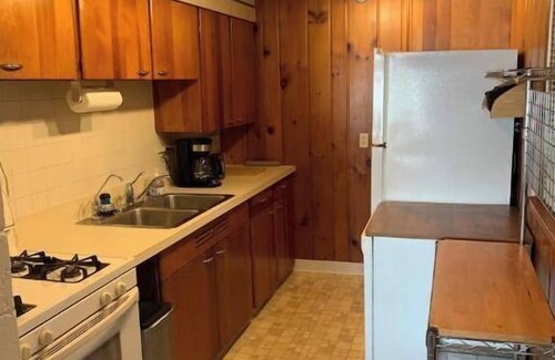 Brighton Cottage | Cozy - 2 Bedroom, Lakefront Cottage UMich and MSU