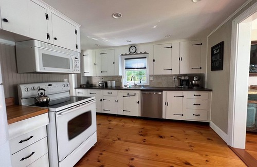 Friendship House | Cozy 2-Bedroom Oceanfront Home