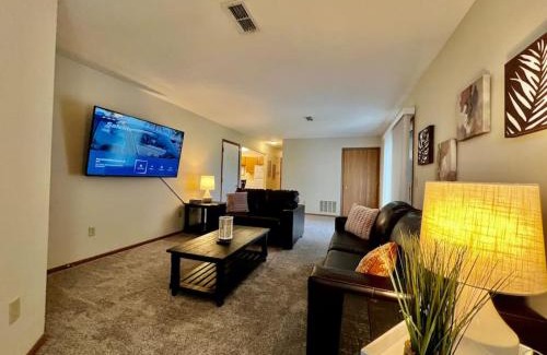 Middletown House | Cozy 2 Bedroom Paired Home in Middletown, OH