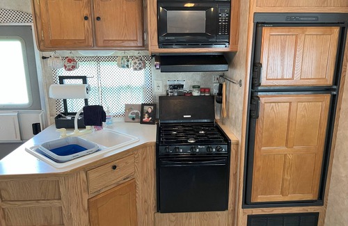 Madison House | Cozy 2-bedroom RV on the Ohio River near historic Madison, IN with AC & a view!