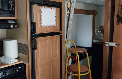 Orange House | Cozy 2-bedroom RV with WiFi, AC in welcoming Orange