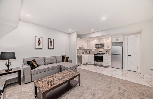 Calgary Apartment | COZY 2 BEDROOM SUITE IN AMBLETON