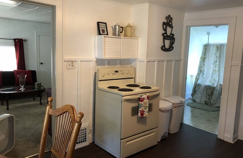 Racine Apartment | Cozy 2 bedroom upper- Racine WI