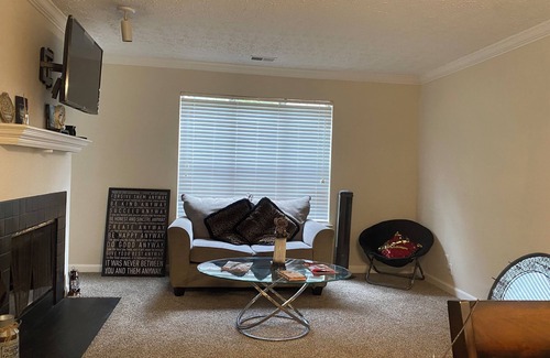 Sandy Springs Apartment | Cozy 2-bedroom with AC and WiFi in welcoming Sandy Springs