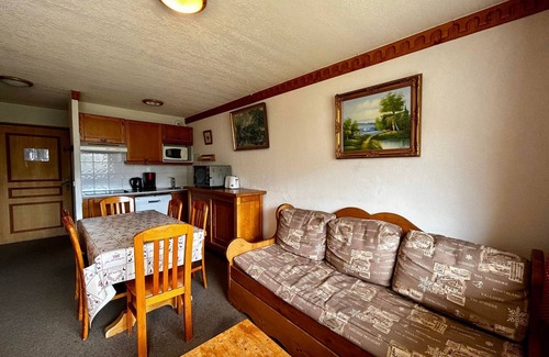 Les Menuires Apartment | Cozy 2-Room Apartment, Sleeps 6, Ski-in/Ski-out, Balcony, Pet-Friendly