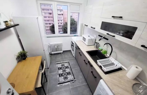 Militari Apartment | Cozy 2-Room Apartment, Steps away from subway!