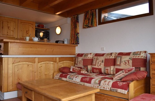 Meribel Centre Apartment | Cozy 2-Room Mezzanine Apartment for 6 in Méribel Center, 200m from Slopes