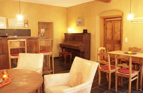 Greiz Apartment | Cozy 20 sqm studio in a historic town house in the city center