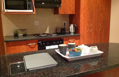 Bloemfontein House | Cozy 2BR 2BR Townhouse Netflix Private Parking Great Location!