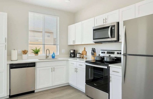 Glendale Apartment | Cozy 2BR Getaway, 3 Bd/2BA