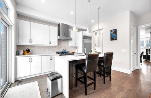Vaughan House | Cozy 2BR Home w/Office, BBQ & Fireplace