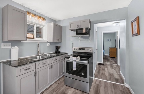 Mercer House | Cozy 2BR Home: With Lake Access and Work Space